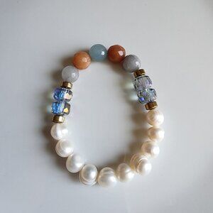 Elegant Pearl and Bead Bracelet